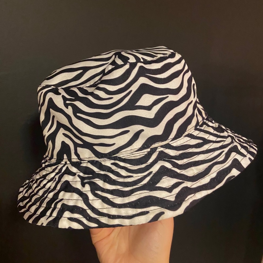 Zebra bucket hat